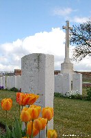 A grave at Potijze Chateau Lawn Cemetery