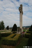 Faubourg Pave French Cemetery: seven unknown soldiers are buried around the cross
