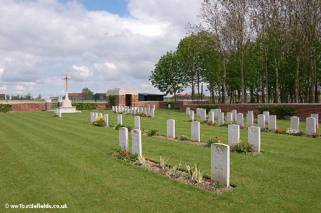 A similar view of Blauwepoort Farm Cemetery today