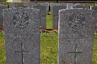 Graves of Hardwidge brothers next to each other at Flatiron Copse Cemetery