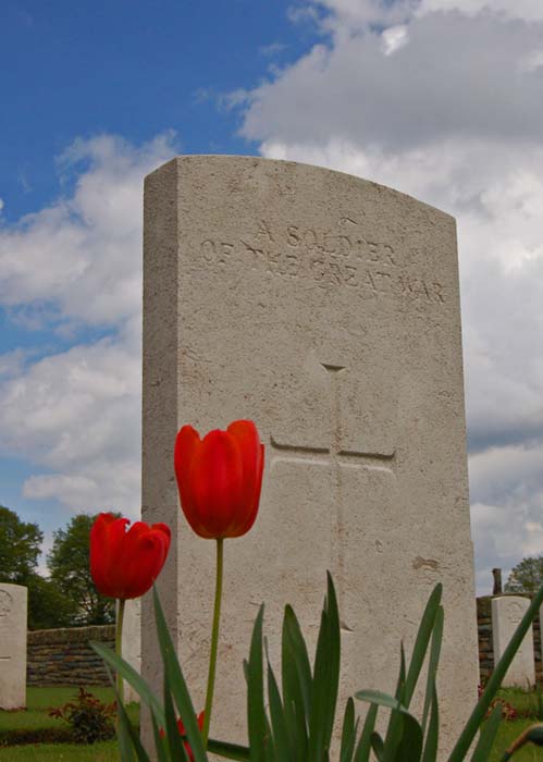 Grave of an Unknown soldier at Bazentin-le-Petit Military Cemetery